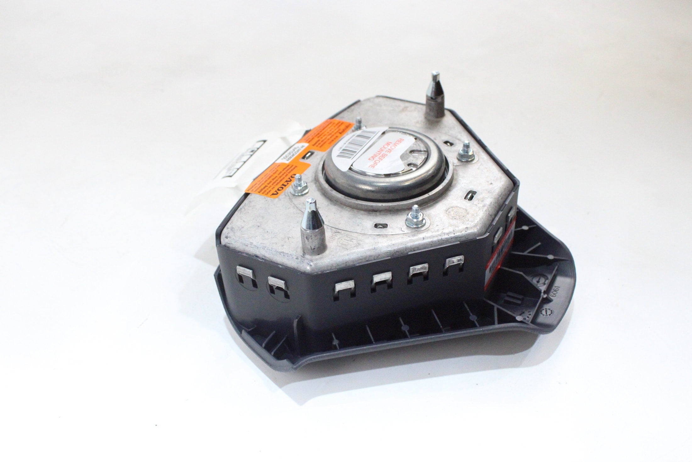 OEM Volvo Driver Steering Wheel Airbag – Fits S60, V70, XC70, C70, XC90 (2001–2004) – Part 9208345 – Volvo – product view