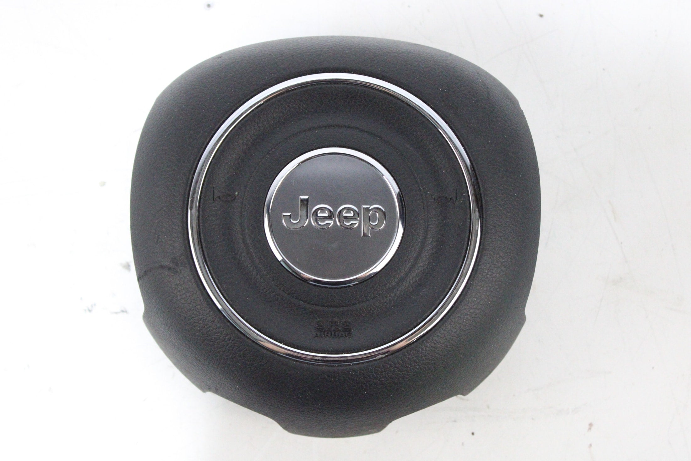 OEM Jeep Driver Steering Wheel Airbag – Fits Renegade (2019–2023) – Part 07356819390 – Jeep – product view · A1536844 · photo 4dc6e6dd-bffc-434b-b990-b4da9cc574bd