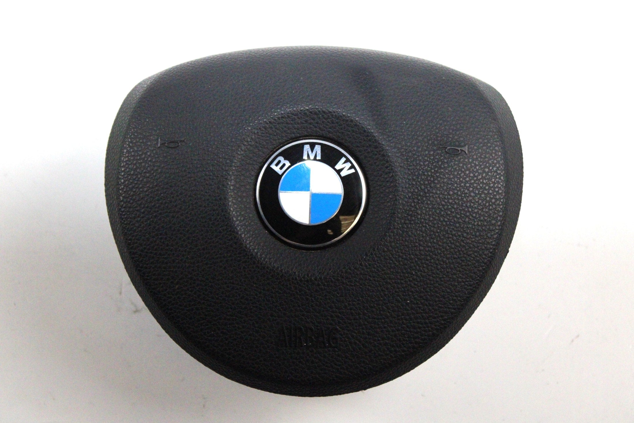 OEM BMW Driver Steering Wheel Airbag – Fits 1 Series Coupe (E82), 1 Series Convertible (E88) (2008–2013) and X1 (E84) (2012–2015) and 3 Series Sedan (E90) (2006–2011) and 3 Series Sports Wagon (E91) (2006–2012) & more – Part 32306884664 – BMW – product view · A1536850 · photo a4b0a3ee-ac7f-4f96-9b57-9faf7cd6f7b1