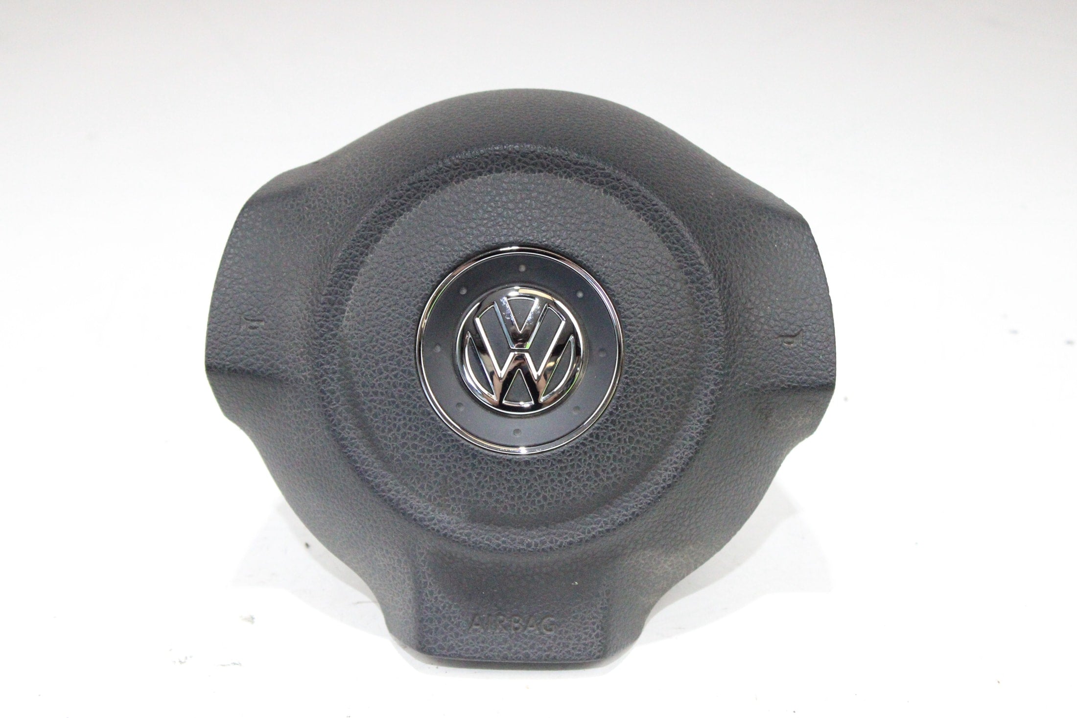 OEM Volkswagen Driver Steering Wheel Airbag – Fits Tiguan (2013–2015) and Cc (2014) – Part 5K0880201AC81U – Volkswagen – product view · A1536869 · photo 6c08c99f-c788-4af4-8f05-f082180f6666