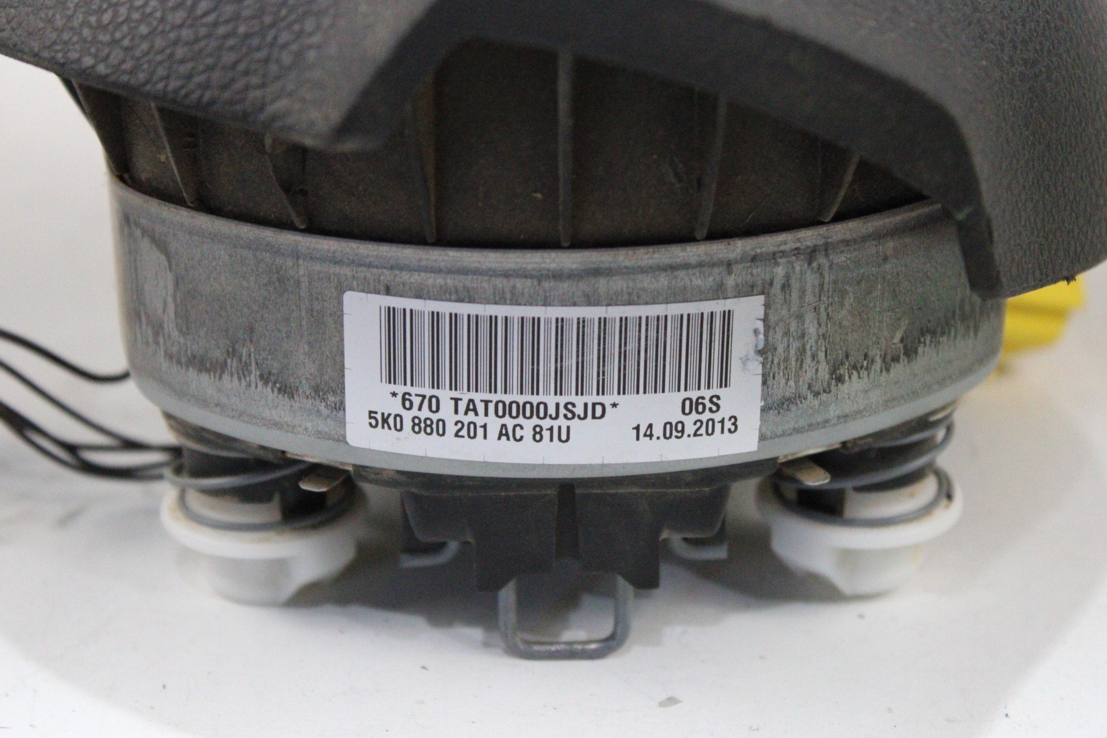 OEM Volkswagen Driver Steering Wheel Airbag – Fits Tiguan (2013–2015) and Cc (2014) – Part 5K0880201AC81U – Volkswagen – product view · A1536869 · photo b37700bf-1266-4f6f-a105-35e526e214da