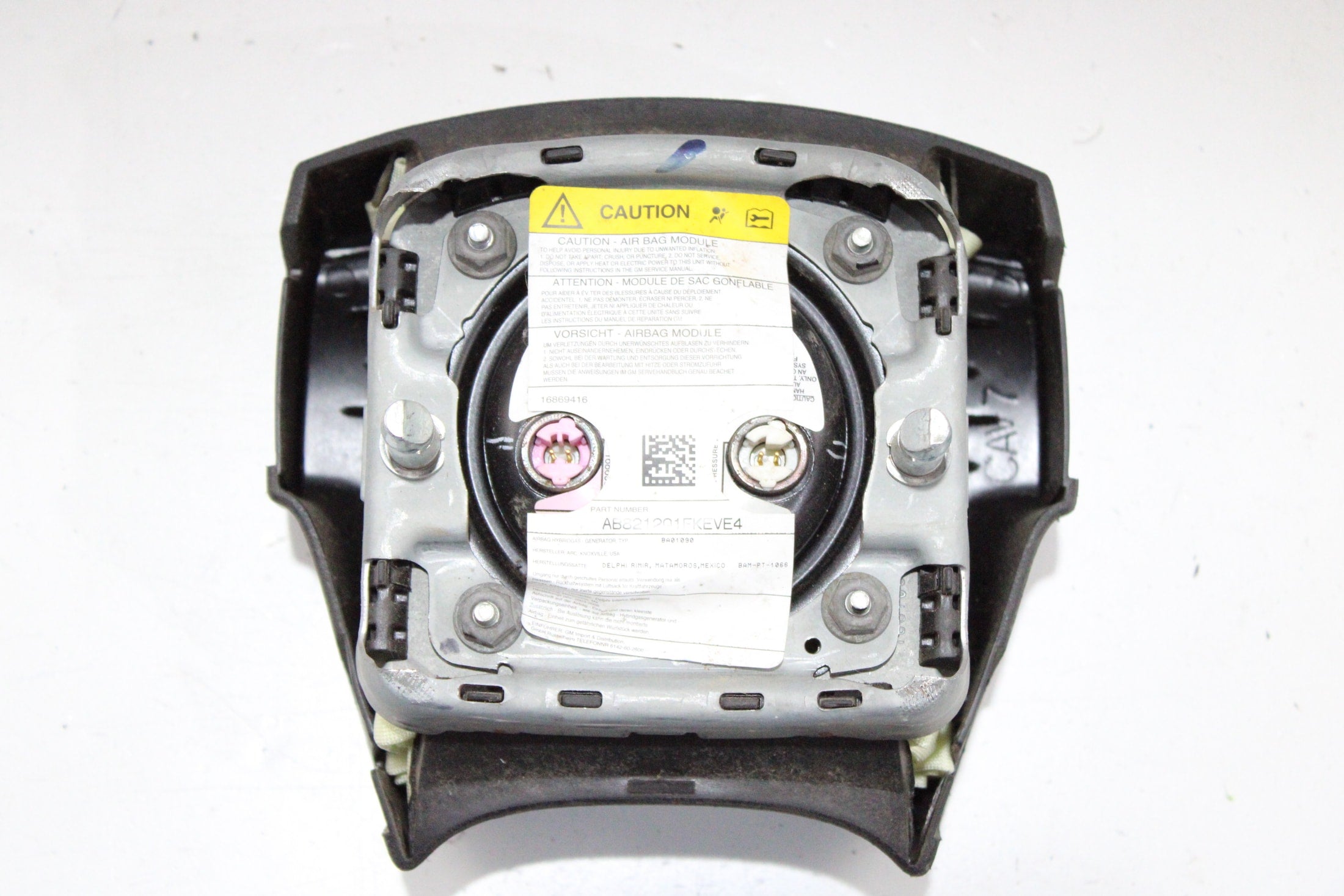 OEM Chevrolet Driver Steering Wheel Airbag – Fits Silverado 1500 (2004) – Part 16869416 – Chevrolet – product view · A1536870 · photo f3a5f9c3-4449-4f50-8277-1fb0b79f4e44