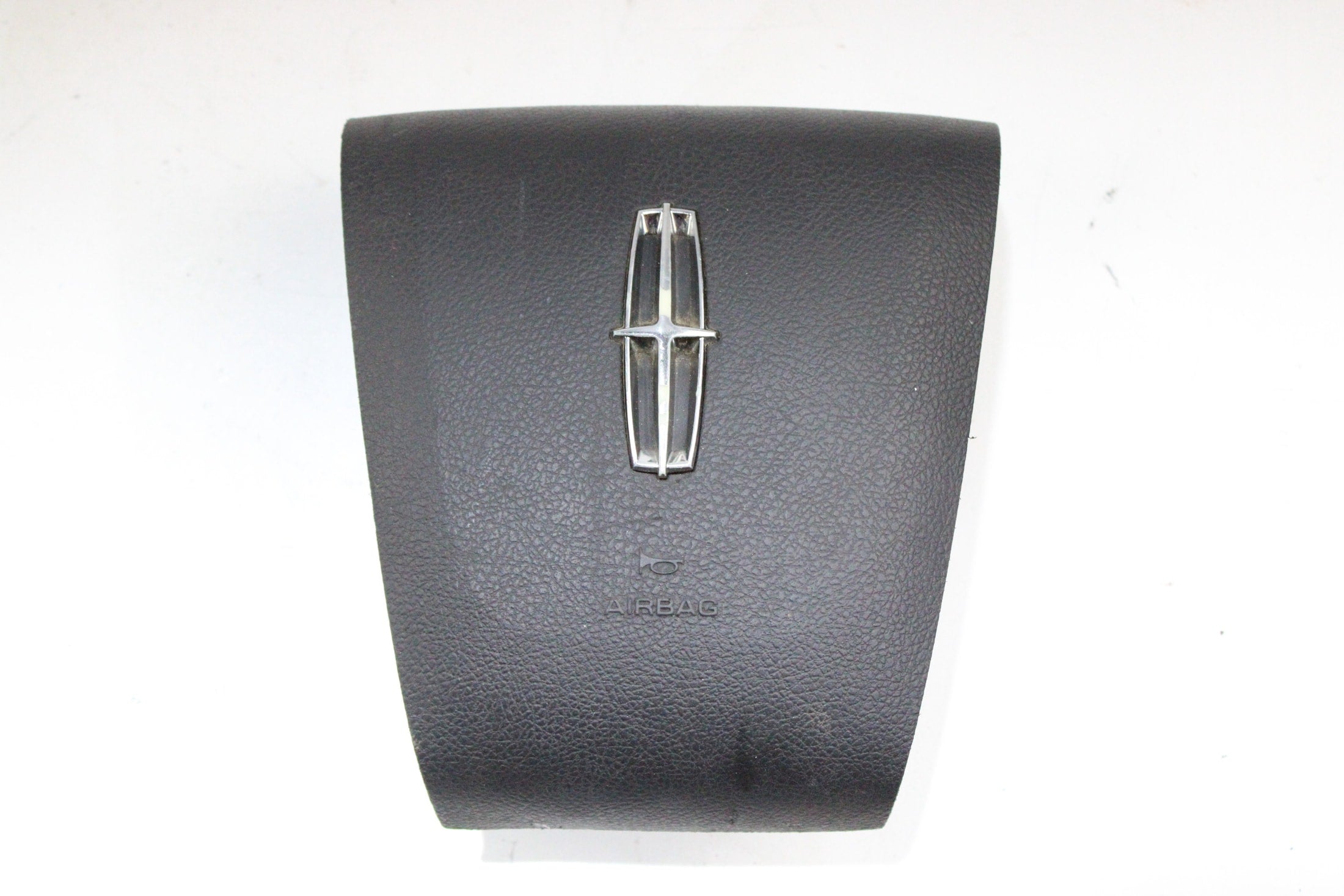 OEM Lincoln Driver Steering Wheel Airbag – Fits Mkt (2011–2012) – Part BE9Z-54043B13-AB – Lincoln – product view · B1536879 · photo 6130e041-b2cc-4ab3-ac64-01ede809c5c3