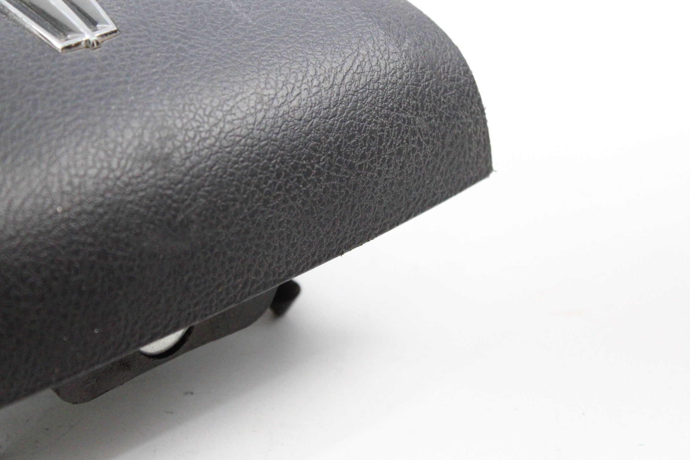 OEM Lincoln Driver Steering Wheel Airbag – Fits Mkt (2011–2012) – Part BE9Z-54043B13-AB – Lincoln – product view · B1536879 · photo f16558d5-5f7d-494c-8852-d910690df7fc
