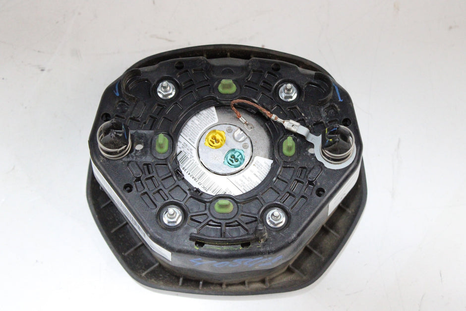 OEM Mercedes-Benz Driver Steering Wheel Airbag – Fits ML350, ML63 Amg (2012–2015) and ML250, ML400 (2015) and ML550 (2012–2014) and GL350, GL450, GL550, GL63 Amg (2013–2016) and G550, G63 Amg (2013–2018) and G65 Amg (2016–2018) – Part A16686000029116 – Mercedes-Benz – product view · B1536886 · photo 5108f856-e7a5-40c6-9320-a378b4dc3c00