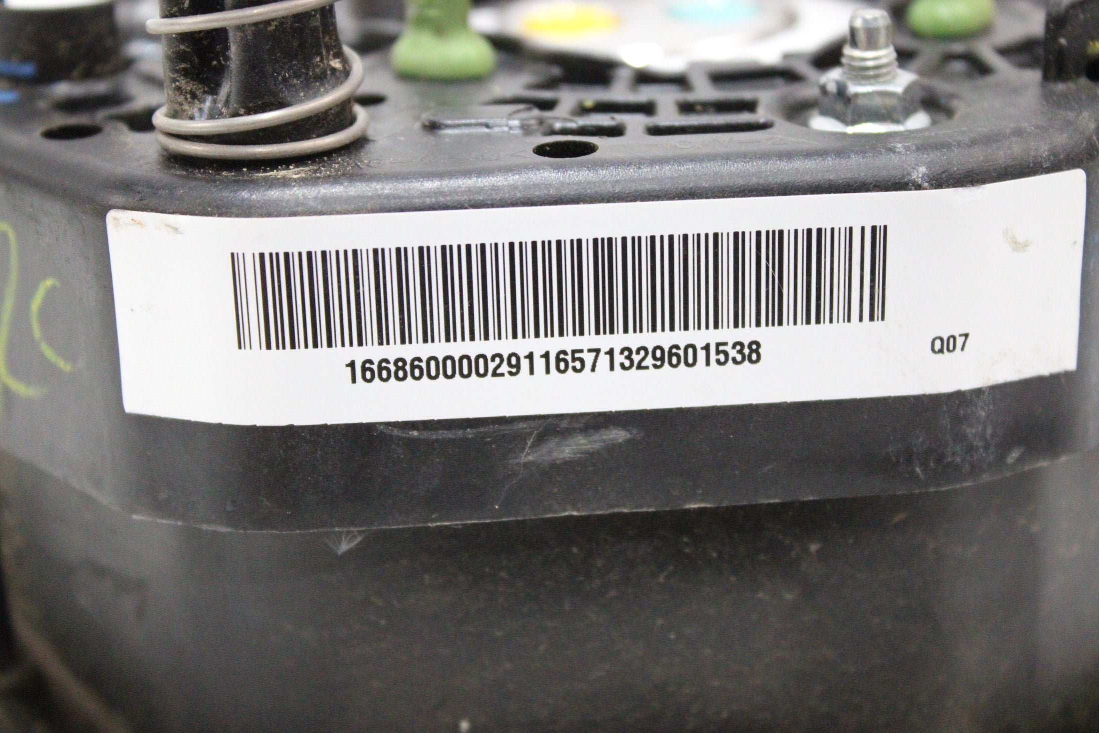 OEM Mercedes-Benz Driver Steering Wheel Airbag – Fits ML350, ML63 Amg (2012–2015) and ML250, ML400 (2015) and ML550 (2012–2014) and GL350, GL450, GL550, GL63 Amg (2013–2016) and G550, G63 Amg (2013–2018) and G65 Amg (2016–2018) – Part A16686000029116 – Mercedes-Benz – product view · B1536886 · photo 8f067b98-5496-4792-a0ec-9160040bea0d