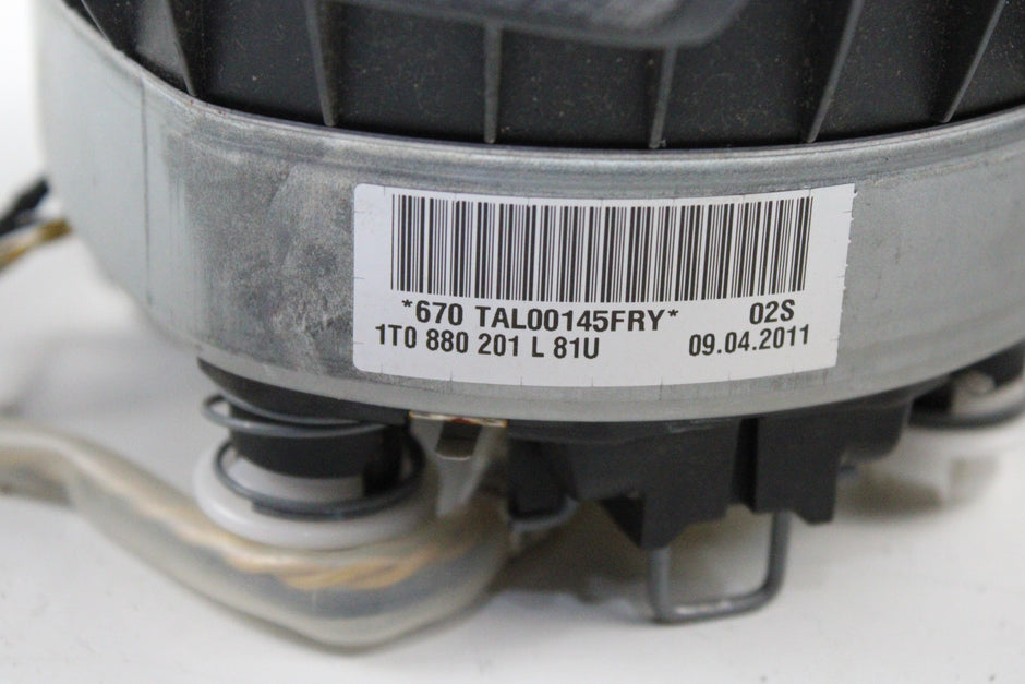 OEM Volkswagen Driver Steering Wheel Airbag – Fits Tiguan (2008–2011) and Golf, Gti (2010–2011) – Part 1T0880201L 81U – Volkswagen – product view · B1536887 · photo 48c1fe7d-a3f2-4dbd-8b86-d21544770aa8