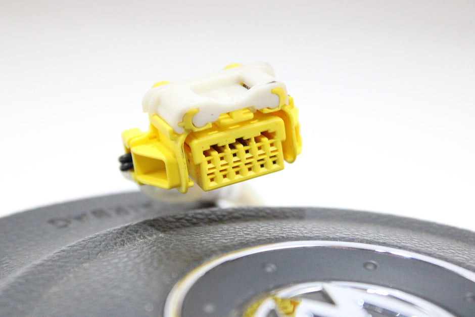 OEM Volkswagen Driver Steering Wheel Airbag – Fits Tiguan (2008–2011) and Golf, Gti (2010–2011) – Part 1T0880201L 81U – Volkswagen – product view · B1536887 · photo 55607ff4-5065-42a9-b320-d179e0c31a45