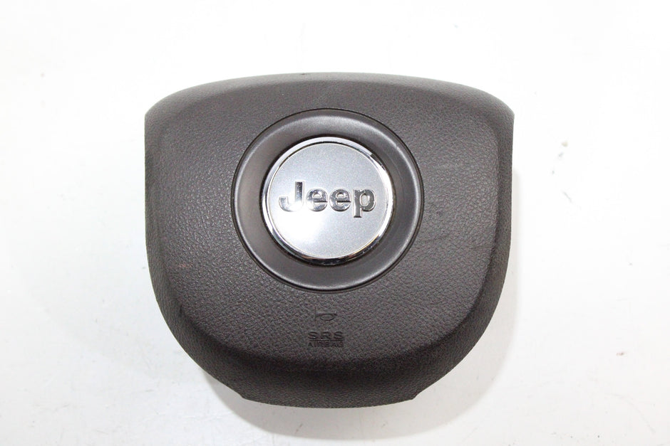 OEM Jeep Driver Steering Wheel Airbag – Fits Grand Cherokee (2014–2016) – Part P1WE131U5AD – Jeep – product view · B1536891 · photo 9e5b3498-59c7-4031-8c2d-aac1895138ec
