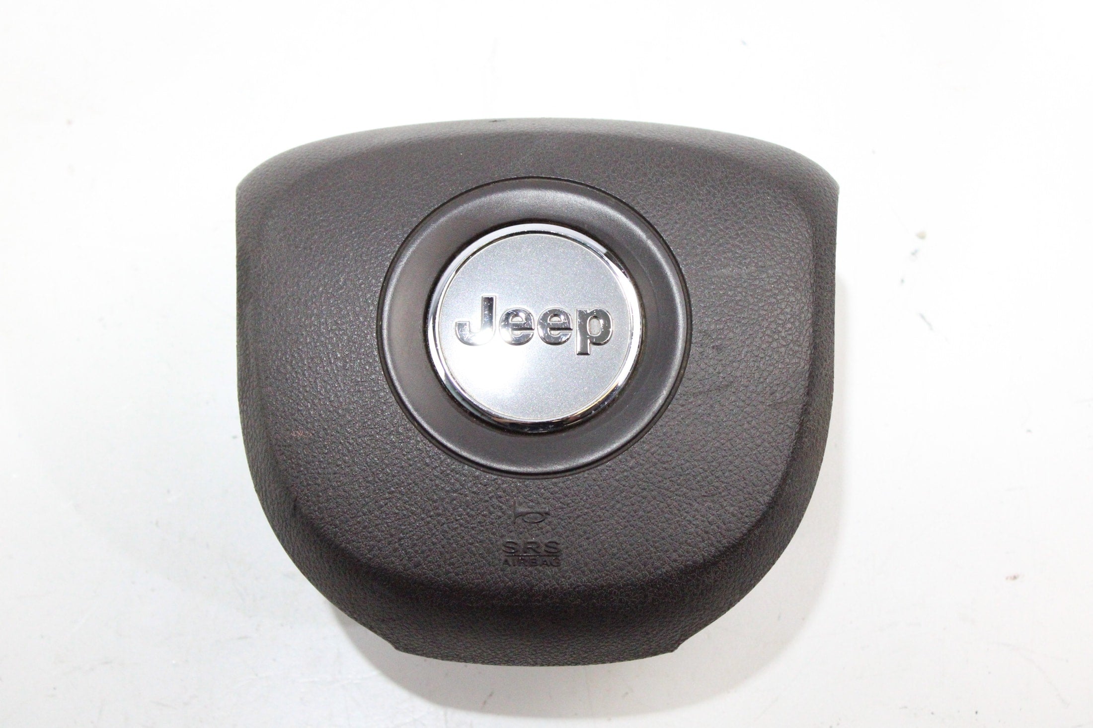 OEM Jeep Driver Steering Wheel Airbag – Fits Grand Cherokee (2014–2016) – Part P1WE131U5AD – Jeep – product view · B1536891 · photo 9e5b3498-59c7-4031-8c2d-aac1895138ec