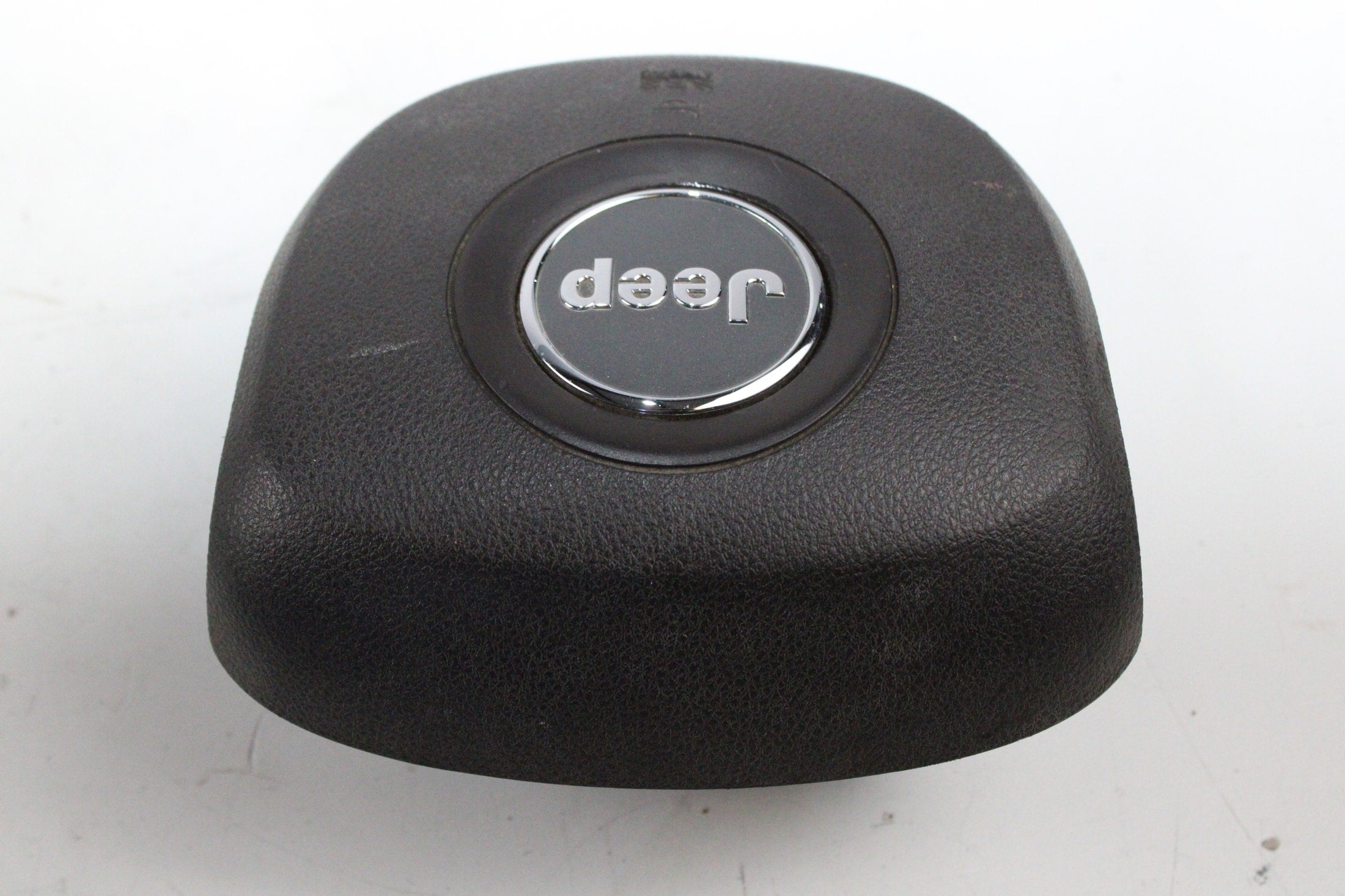 OEM Jeep Driver Steering Wheel Airbag – Fits Grand Cherokee (2014–2016) – Part P1WE131U5AD – Jeep – product view · B1536891 · photo 2d1deaeb-cba4-4479-af03-3af629a991fd