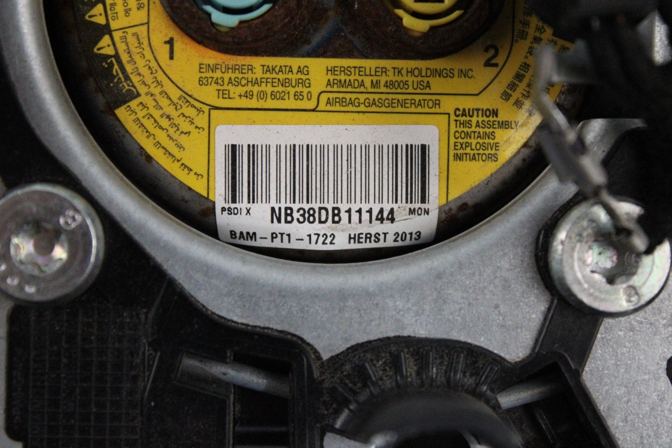 OEM Jeep Driver Steering Wheel Airbag – Fits Grand Cherokee (2014–2016) – Part P1WE131U5AD – Jeep – product view · B1536891 · photo a262275e-3d33-4393-9162-ac675c6f8648