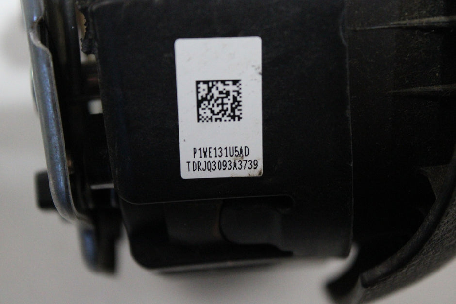 OEM Jeep Driver Steering Wheel Airbag – Fits Grand Cherokee (2014–2016) – Part P1WE131U5AD – Jeep – product view · B1536891 · photo 01e17dd8-1682-4e8a-9aad-3258990684fc