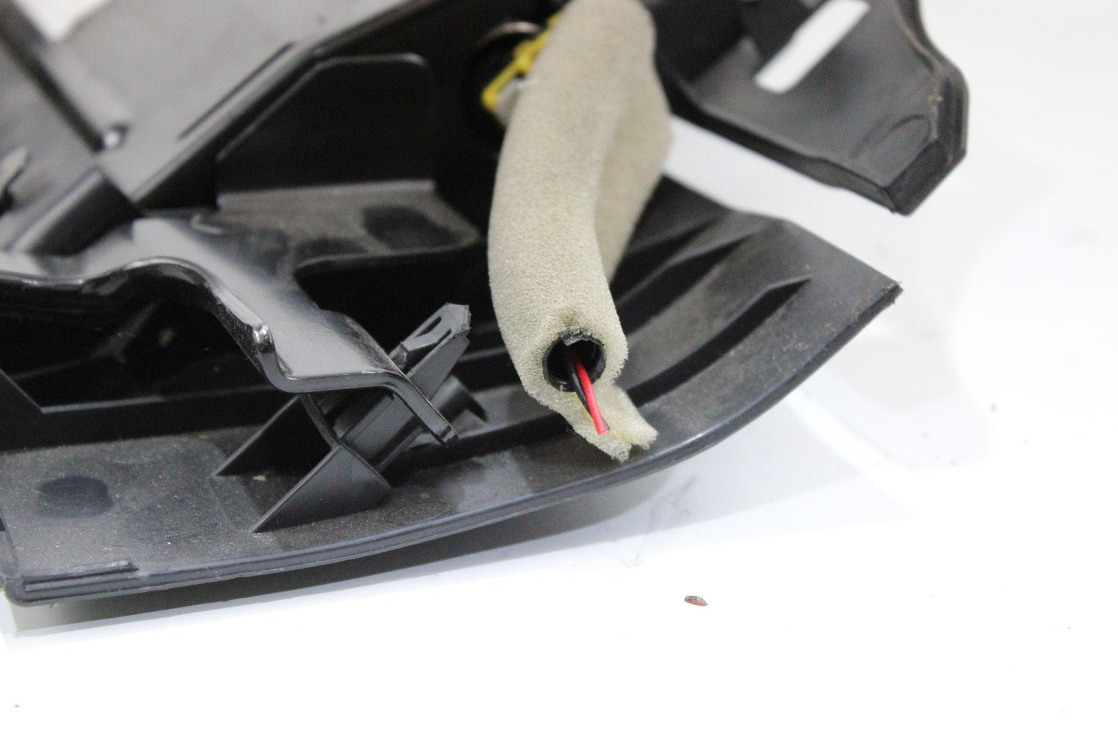 OEM Nissan Passenger Knee Airbag – Fits Rogue (2021–2022) – Part 985R1-6RR0A – Nissan – product view · G1536747 · photo c5234018-9165-4452-a6f0-b56d77b67d4b