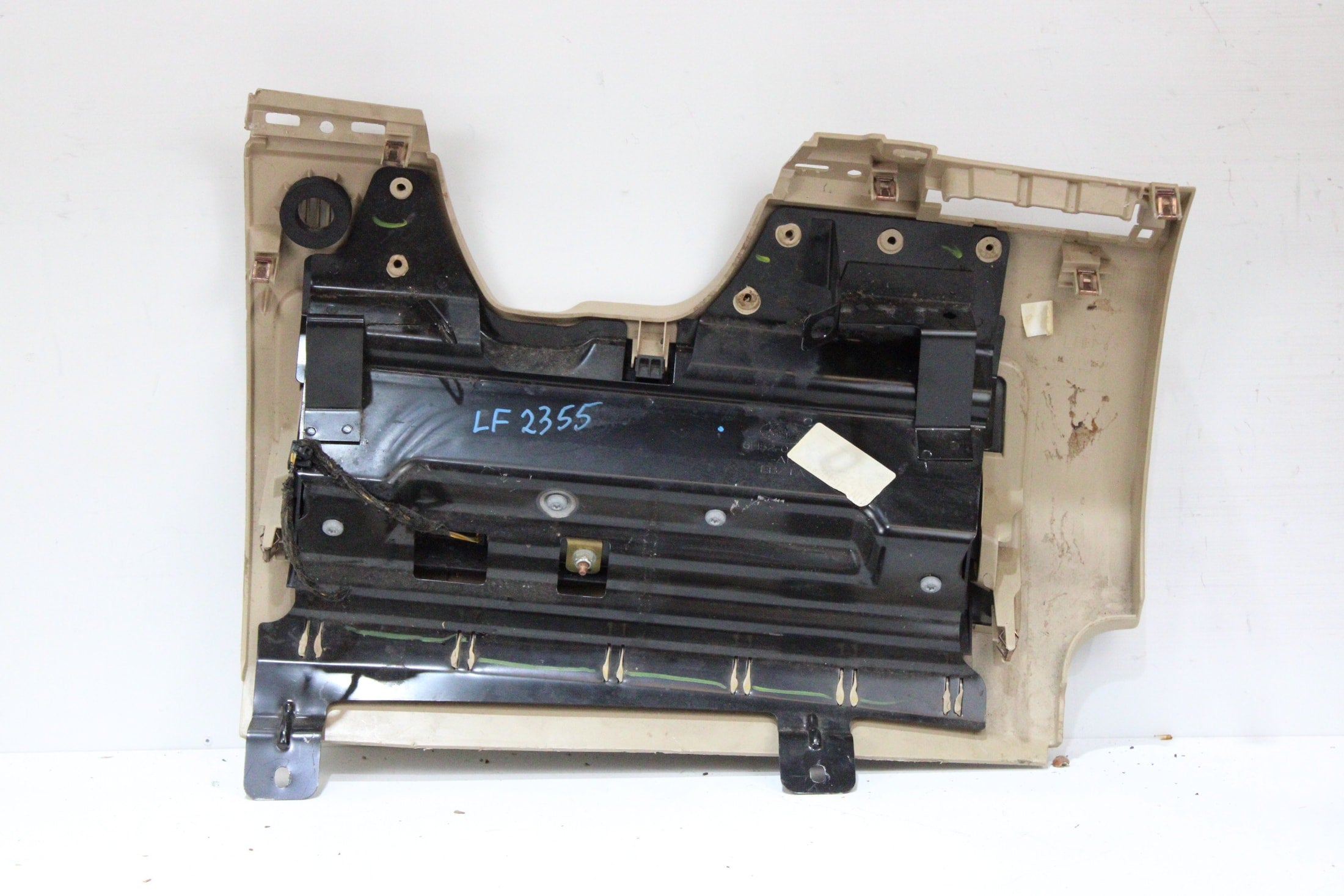 OEM Land Rover Driver Knee Airbag – Fits LR2 (2008–2015) – Part LR012027 – Land Rover – product view · G1536752 · photo 7ba92f4a-c89c-423b-9b6f-5ef124c26e61