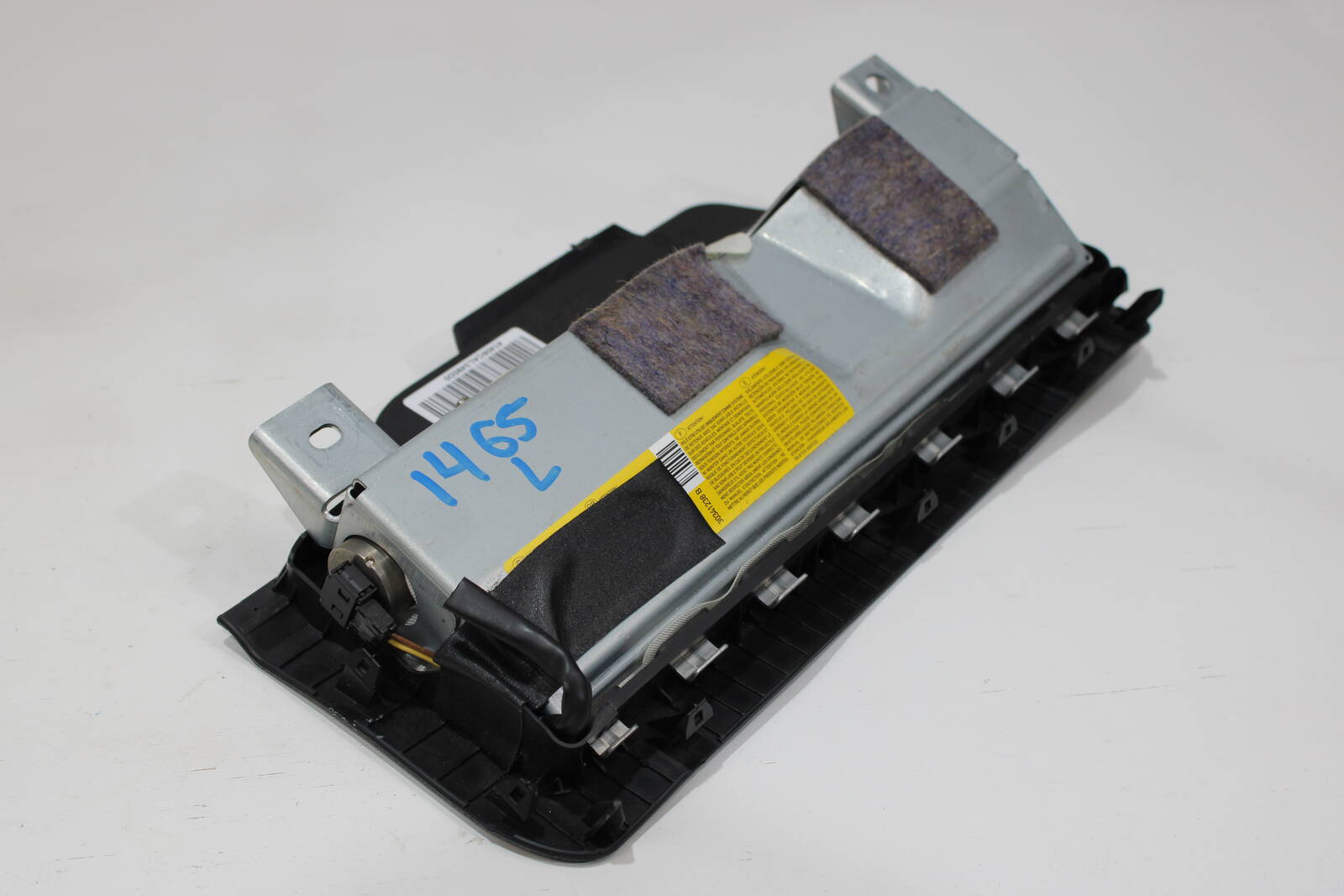 2009–2016 BMW Z4 driver side knee airbag – OEM 72129141043