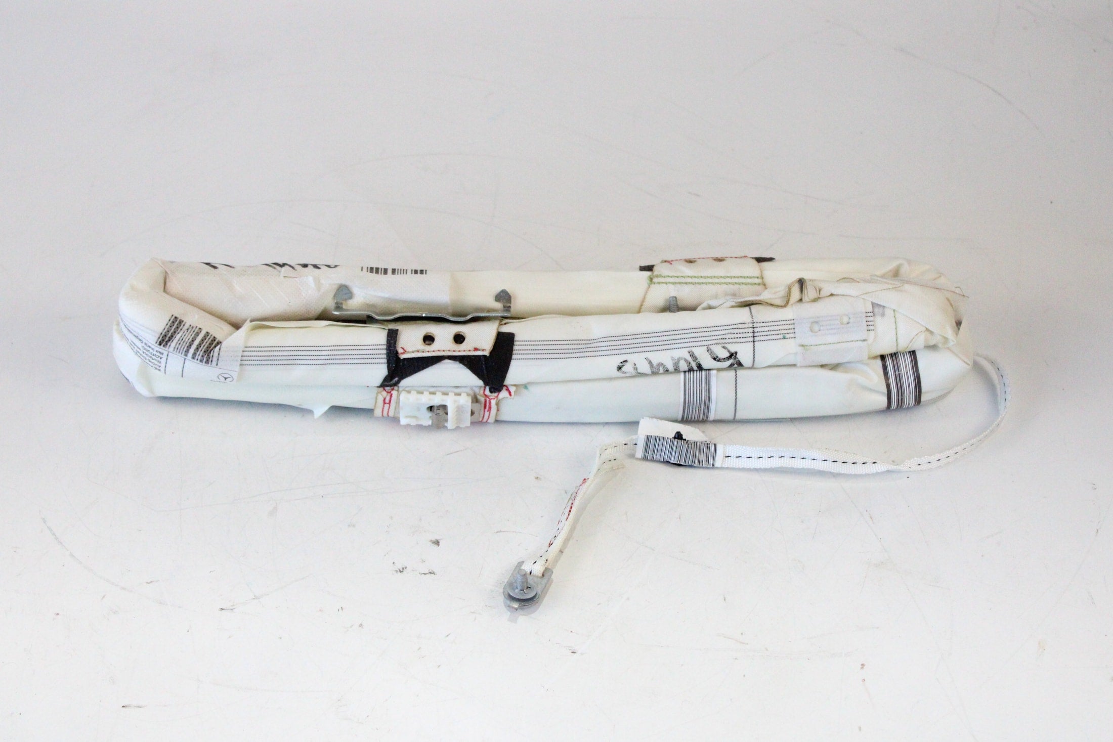 OEM Mercedes-Benz Curtain Airbag – Fits ML250, ML400 (2015) and ML350, ML63 Amg (2012–2015) and ML550 (2012–2014) and GLE300D (2016–2017) and GLE350, GLE400, GLE63 Amg, GLE63 Amg S (2016–2019) – Part 166-860-06-02 – Mercedes-Benz – product view · K1536838 · photo 1da43e7e-334d-44af-bd46-564c3d93469e