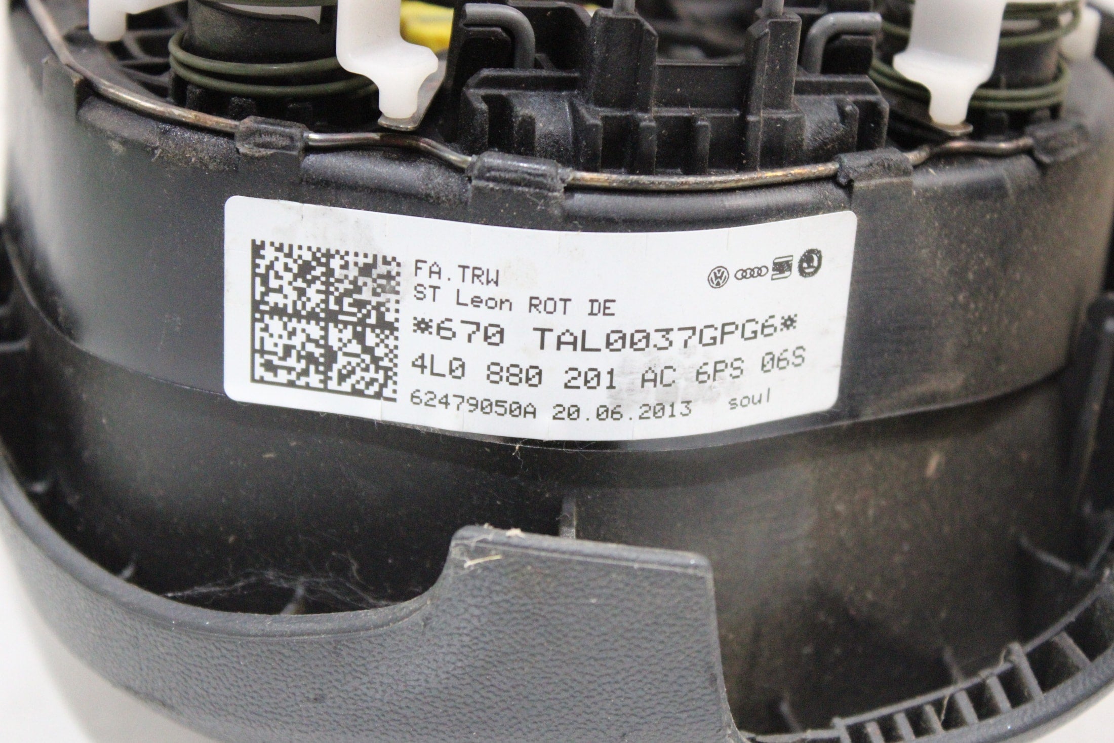 OEM Audi Driver Steering Wheel Airbag – Fits Q7 (2011–2015) – Part #4L0880201AC - Audi
