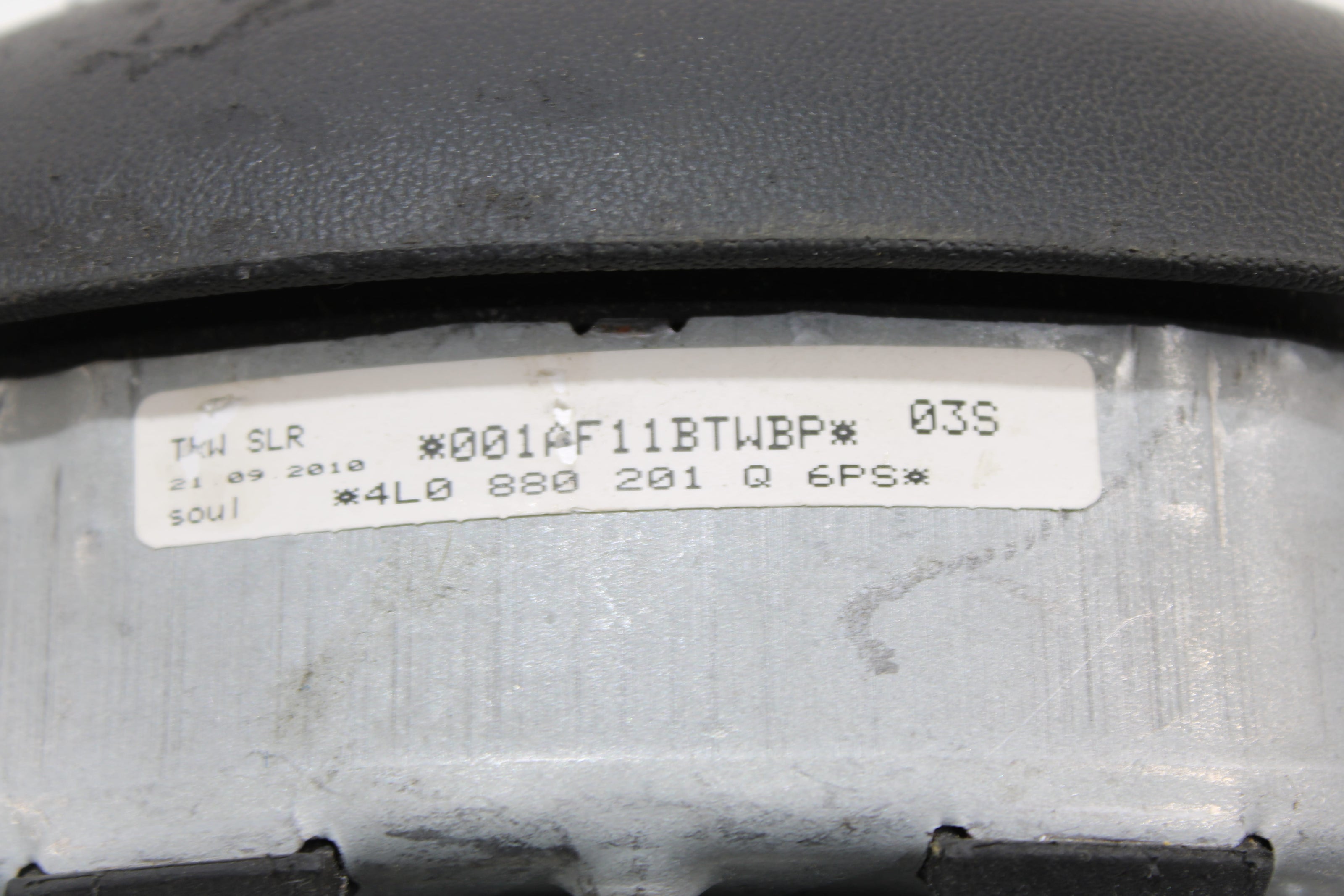 OEM Audi Steering Wheel Airbag – Fits Q7 (2007–2010) – Part 4L0880201Q - Audi