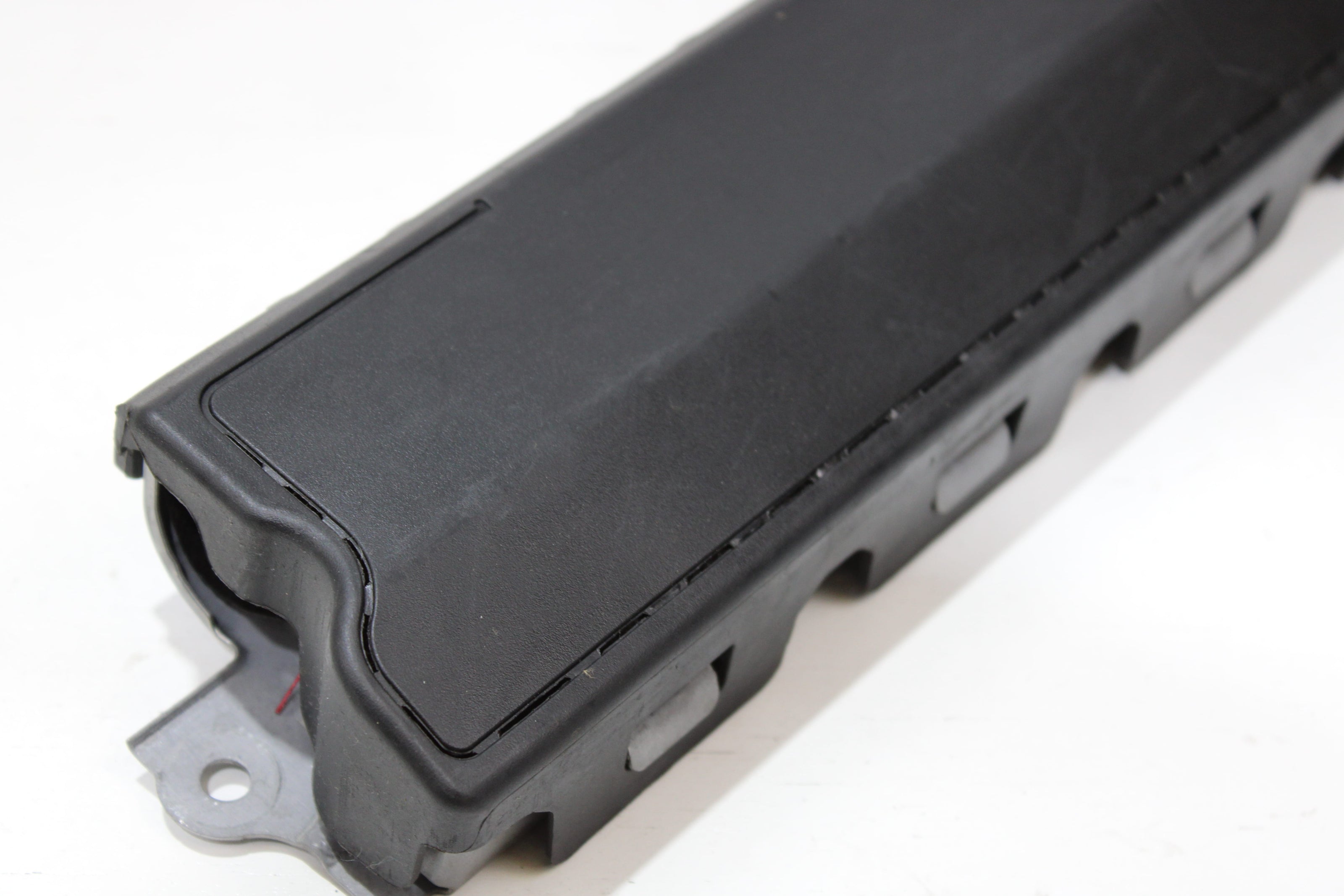 OEM Cadillac Knee Airbag – Fits Cts, Ats (2013–2019) – Part 84040728 - Cadillac
