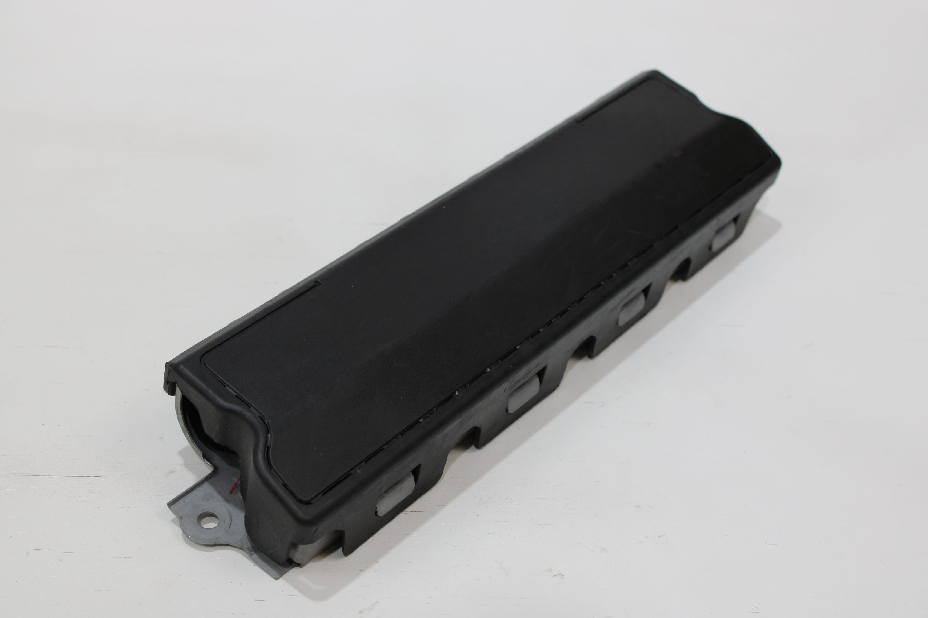 OEM Cadillac Knee Airbag – Fits Cts, Ats (2013–2019) – Part 84040728 - Cadillac