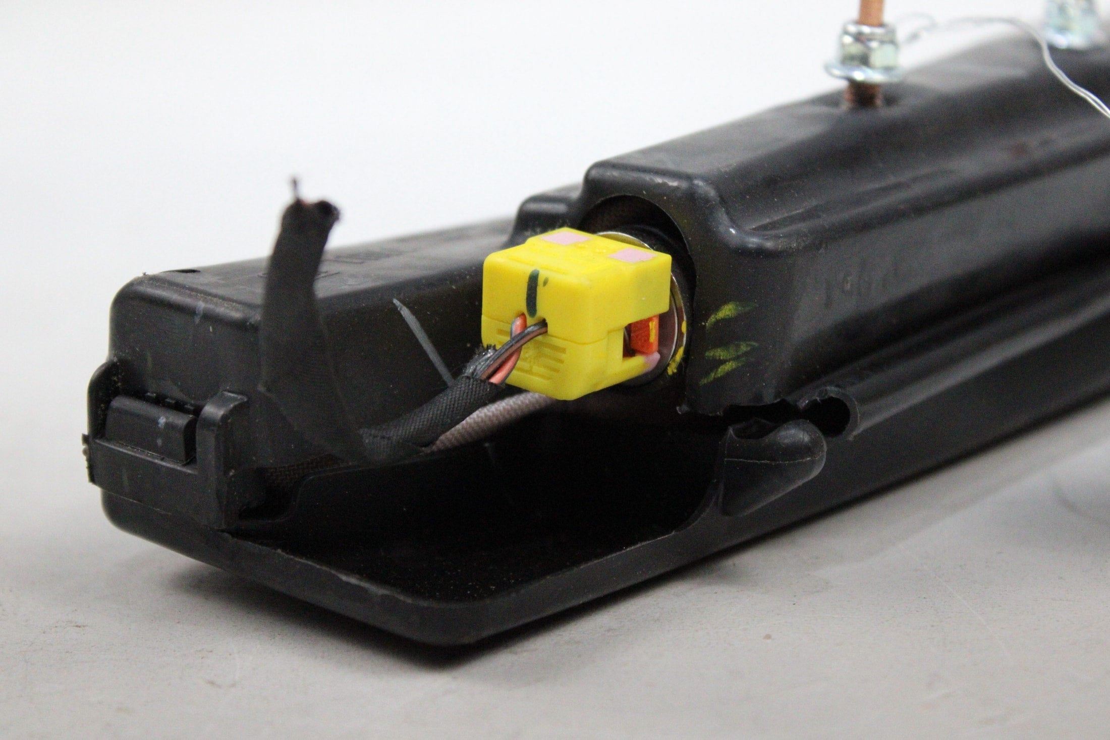 OEM Chevorlet Side Airbag – Fits Equinox, Terrain (2018–2024) – Part #84288918 - Chevorlet
