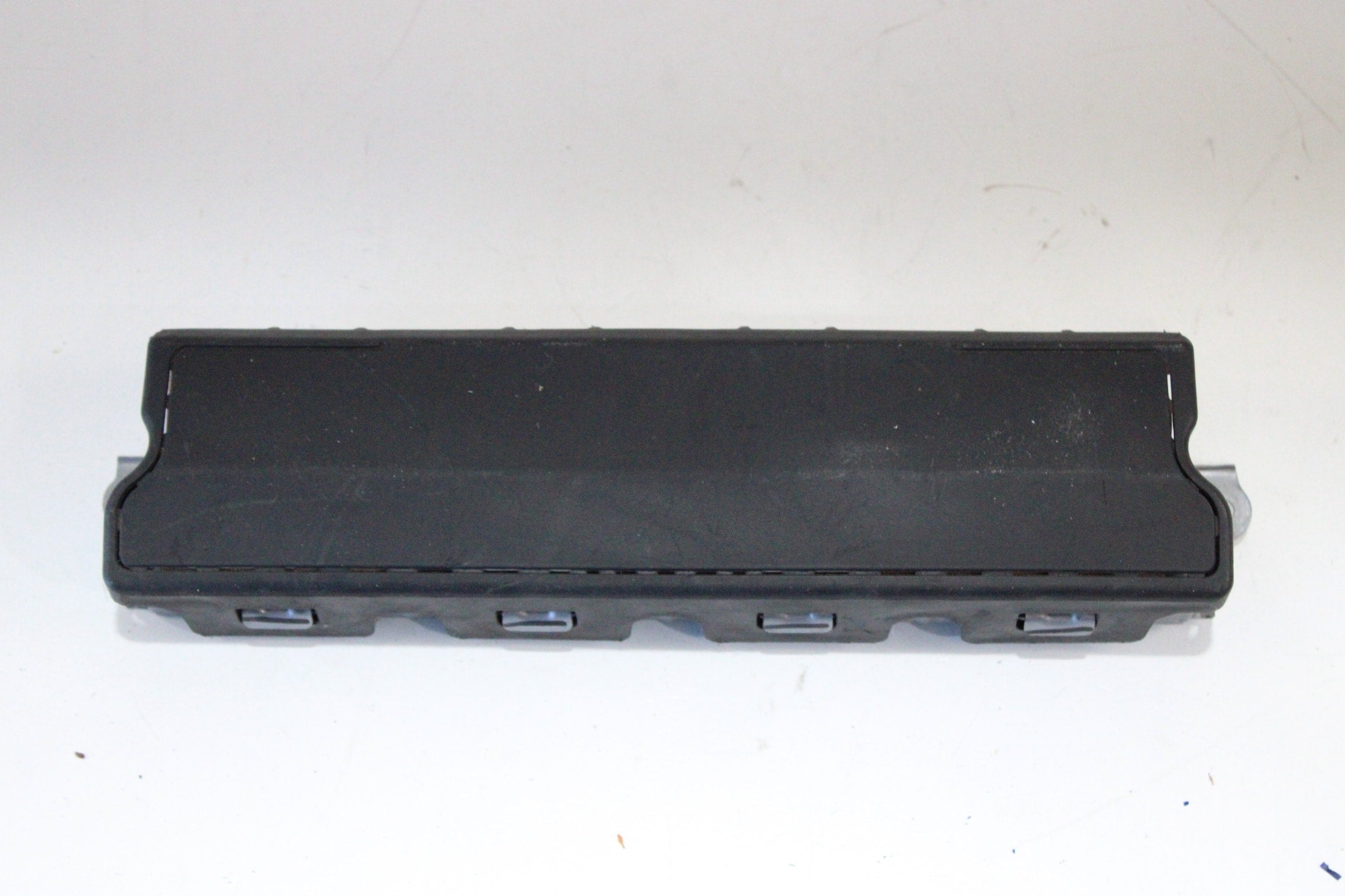 OEM Chevrolet Passenger Knee Airbag – Fits Camaro (2016–2024) – Part #84029021 - Chevrolet